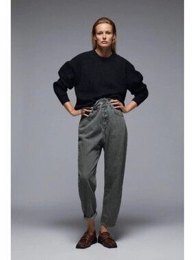 NWOT Zara light wash grey baggy, paper bag waist, carrot leg, ankle jeans, 6